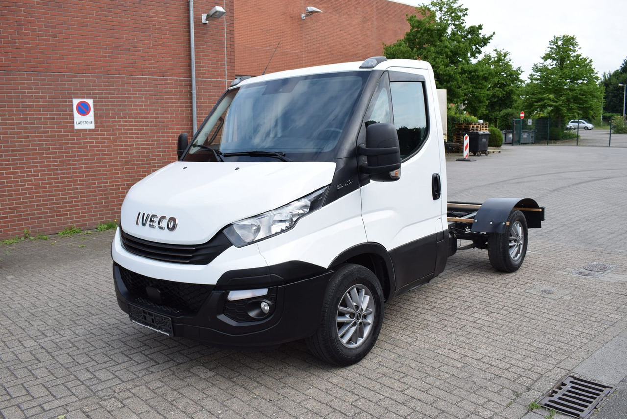 Iveco Daily 35 S21 3,0 Automatik Luftfederung Tempomat - الشاسيه شاحنة: صور 1 Iveco Daily 35 S21 3,0 Automatik Luftfederung Tempomat - الشاسيه شاحنة: صور 1