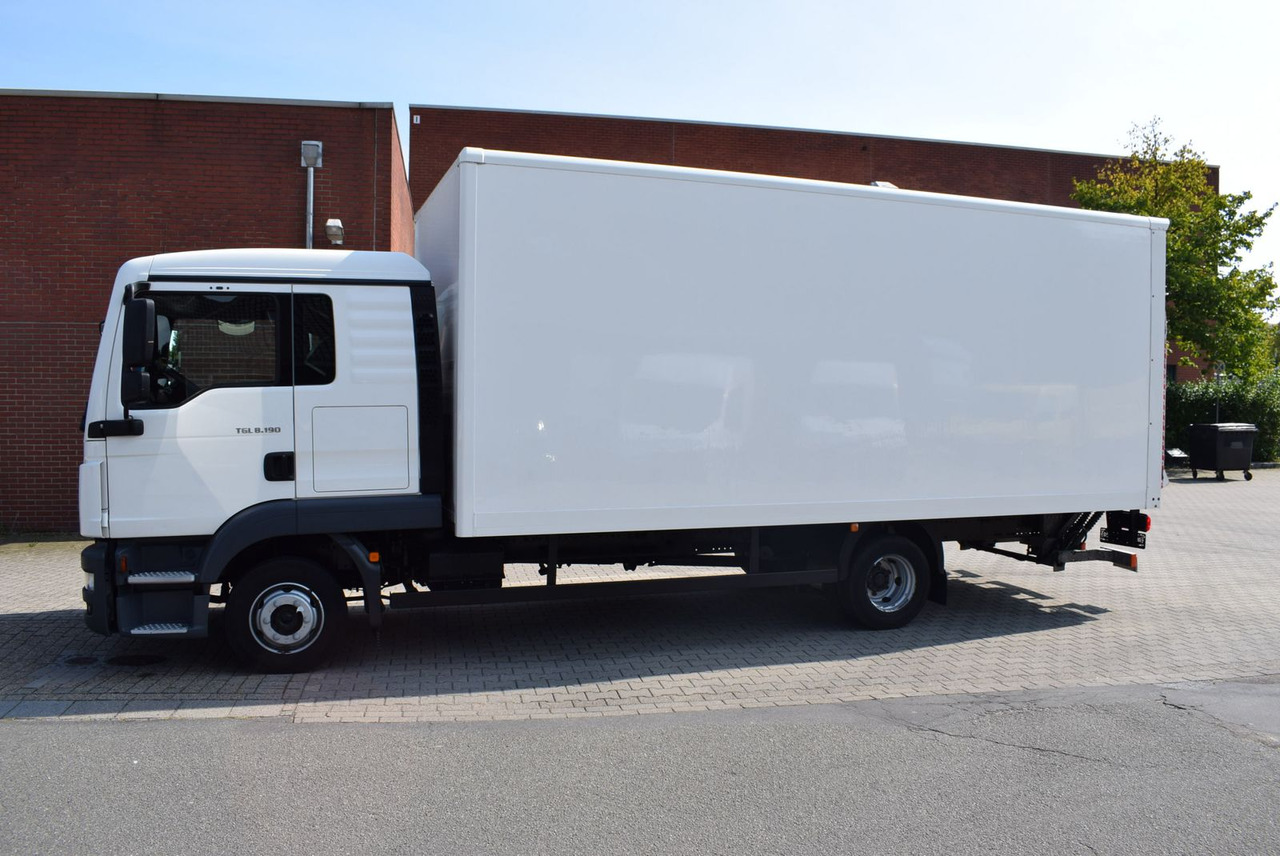 MAN TGL 8.190 Koffer 6,10m LBW Klima Tempomat AHK - الشاحنات الصغيرة صندوق مغلق: صور 3 MAN TGL 8.190 Koffer 6,10m LBW Klima Tempomat AHK - الشاحنات الصغيرة صندوق مغلق: صور 3
