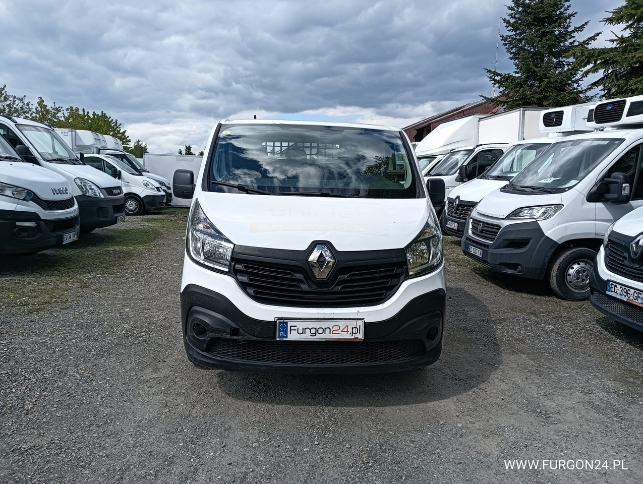 RENAULT TRAFIC SKRZYNIA PAKA Z NAJAZDAMI I PÓŁKAMI NR 689 - الشاحنات الصغيرة المسطحة: صور 2 RENAULT TRAFIC SKRZYNIA PAKA Z NAJAZDAMI I PÓŁKAMI NR 689 - الشاحنات الصغيرة المسطحة: صور 2