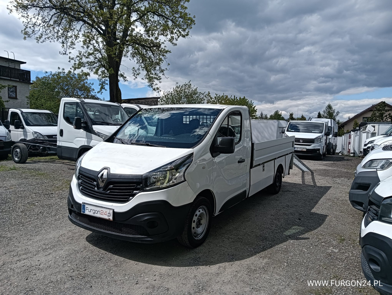 RENAULT TRAFIC SKRZYNIA PAKA Z NAJAZDAMI I PÓŁKAMI NR 689 - أخرى: صور 1 RENAULT TRAFIC SKRZYNIA PAKA Z NAJAZDAMI I PÓŁKAMI NR 689 - أخرى: صور 1
