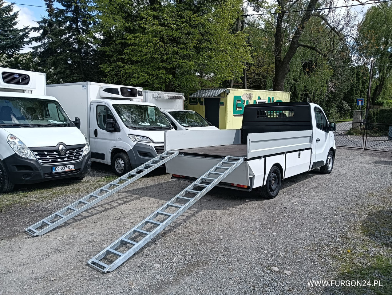 RENAULT TRAFIC SKRZYNIA PAKA Z NAJAZDAMI I PÓŁKAMI NR 689 - الشاحنات الصغيرة المسطحة: صور 4 RENAULT TRAFIC SKRZYNIA PAKA Z NAJAZDAMI I PÓŁKAMI NR 689 - الشاحنات الصغيرة المسطحة: صور 4
