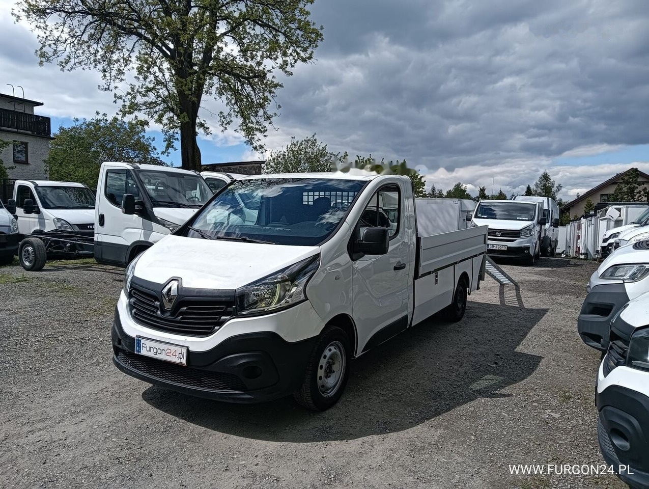 الشاحنات الصغيرة المسطحة Renault TRAFIC SKRZYNIA PAKA Z NAJAZDAMI I PÓŁKAMI NR 689: صور 1