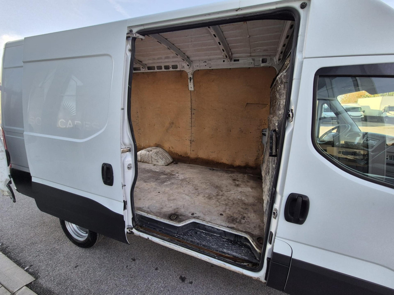 IVECO DAILY35C13V12m3 - ميكروباص: صور 4 IVECO DAILY35C13V12m3 - ميكروباص: صور 4