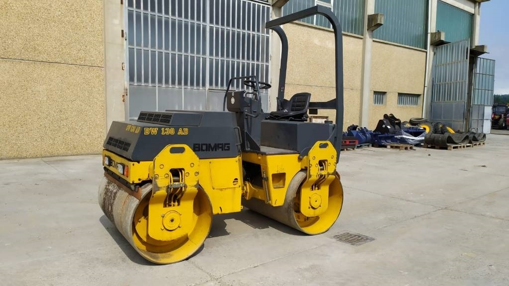 Bomag BW 138 AD - مدحلة الأسفلت: صور 1 Bomag BW 138 AD - مدحلة الأسفلت: صور 1