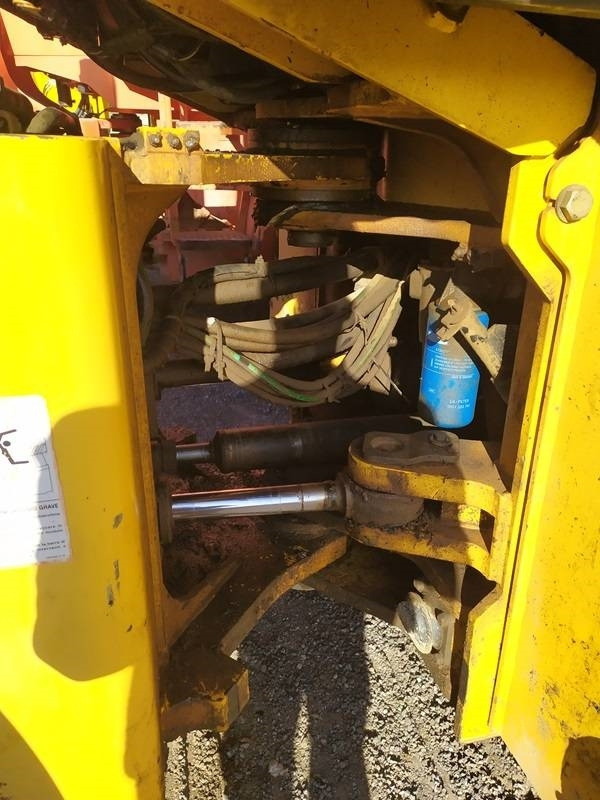 اللودر بعجل New Holland W 190: صور 11