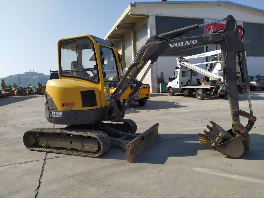 Volvo ECR 38 - حفارة مصغرة: صور 4 Volvo ECR 38 - حفارة مصغرة: صور 4