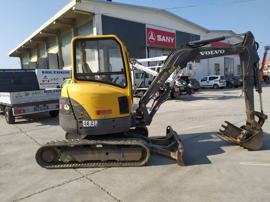 Volvo ECR 38 - حفارة مصغرة: صور 5 Volvo ECR 38 - حفارة مصغرة: صور 5