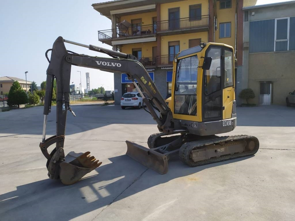Volvo ECR 38 - حفارة مصغرة: صور 1 Volvo ECR 38 - حفارة مصغرة: صور 1