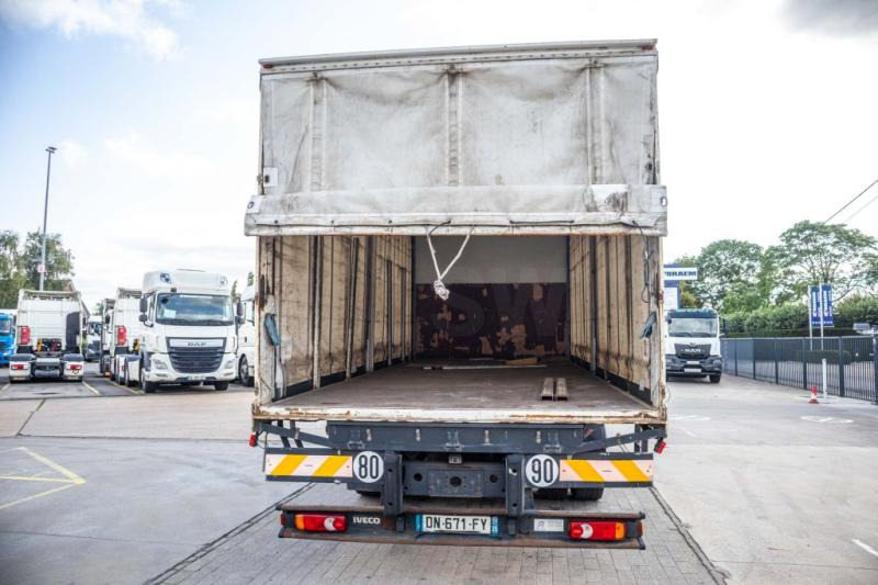 Iveco EUROCARGO 160E25 - شاحنة ستارة: صور 5 Iveco EUROCARGO 160E25 - شاحنة ستارة: صور 5