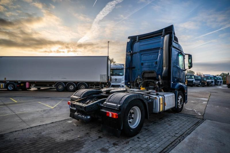 Mercedes ACTROS 1846 LS + HYDR. - شاحنة جرار: صور 4 Mercedes ACTROS 1846 LS + HYDR. - شاحنة جرار: صور 4