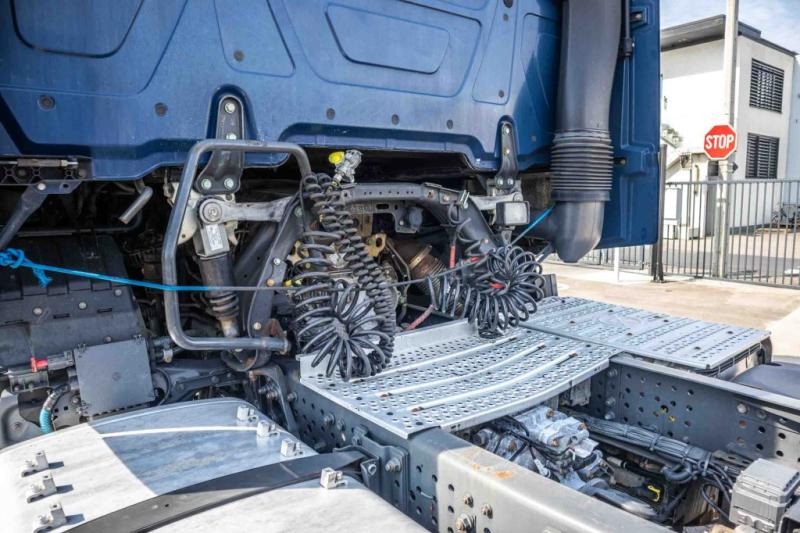 Mercedes ACTROS 1848 LS - شاحنة جرار: صور 5 Mercedes ACTROS 1848 LS - شاحنة جرار: صور 5