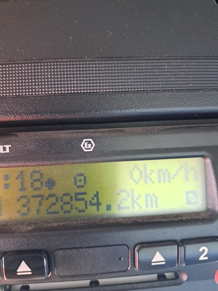 RENAULT MIDLUM 270 - شاحنة صهريج: صور 2 RENAULT MIDLUM 270 - شاحنة صهريج: صور 2