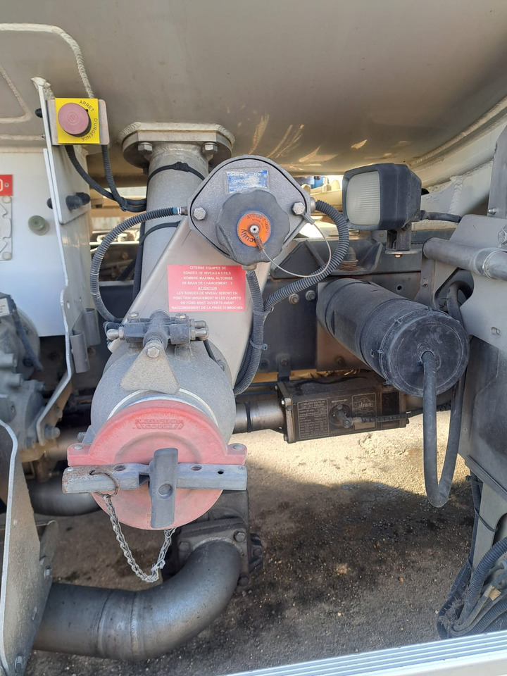 RENAULT MIDLUM 270 - شاحنة صهريج: صور 5 RENAULT MIDLUM 270 - شاحنة صهريج: صور 5