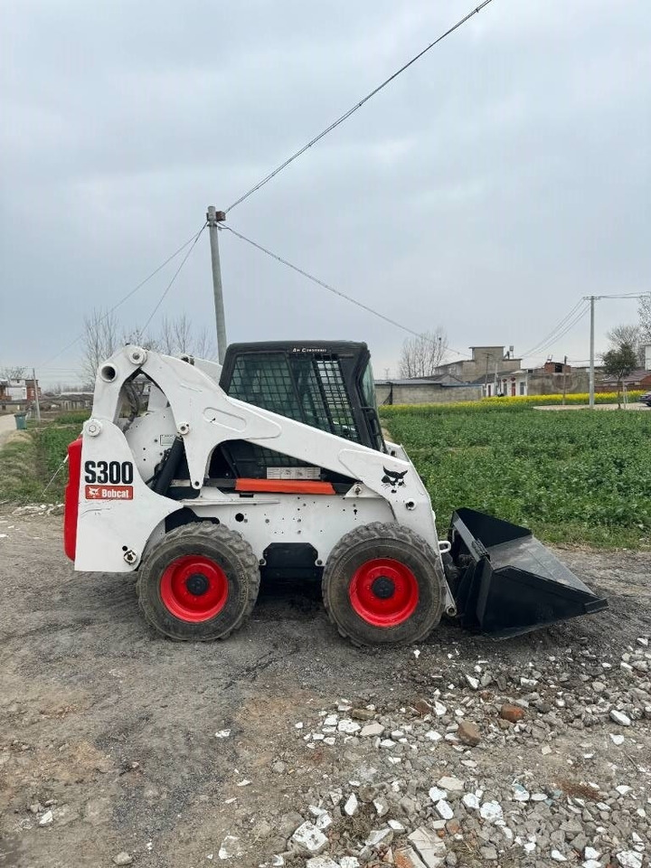 Bobcat S 300 - شيول صغير: صور 1 Bobcat S 300 - شيول صغير: صور 1