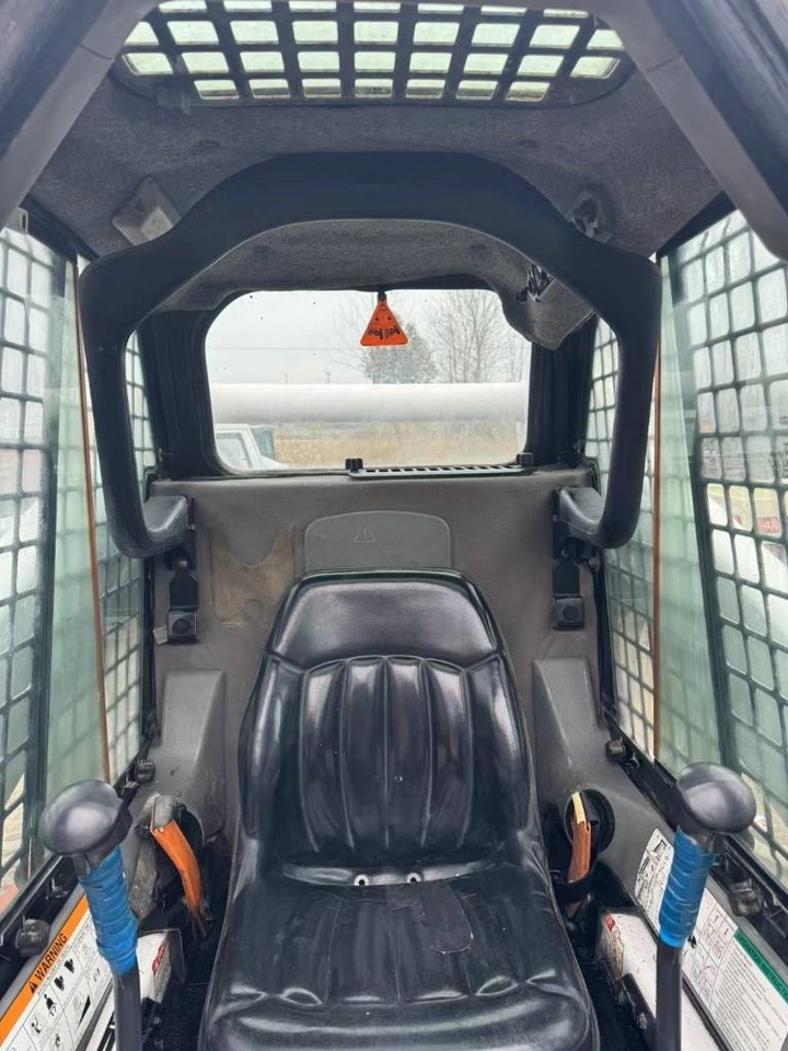 Bobcat S 300 - شيول صغير: صور 2 Bobcat S 300 - شيول صغير: صور 2