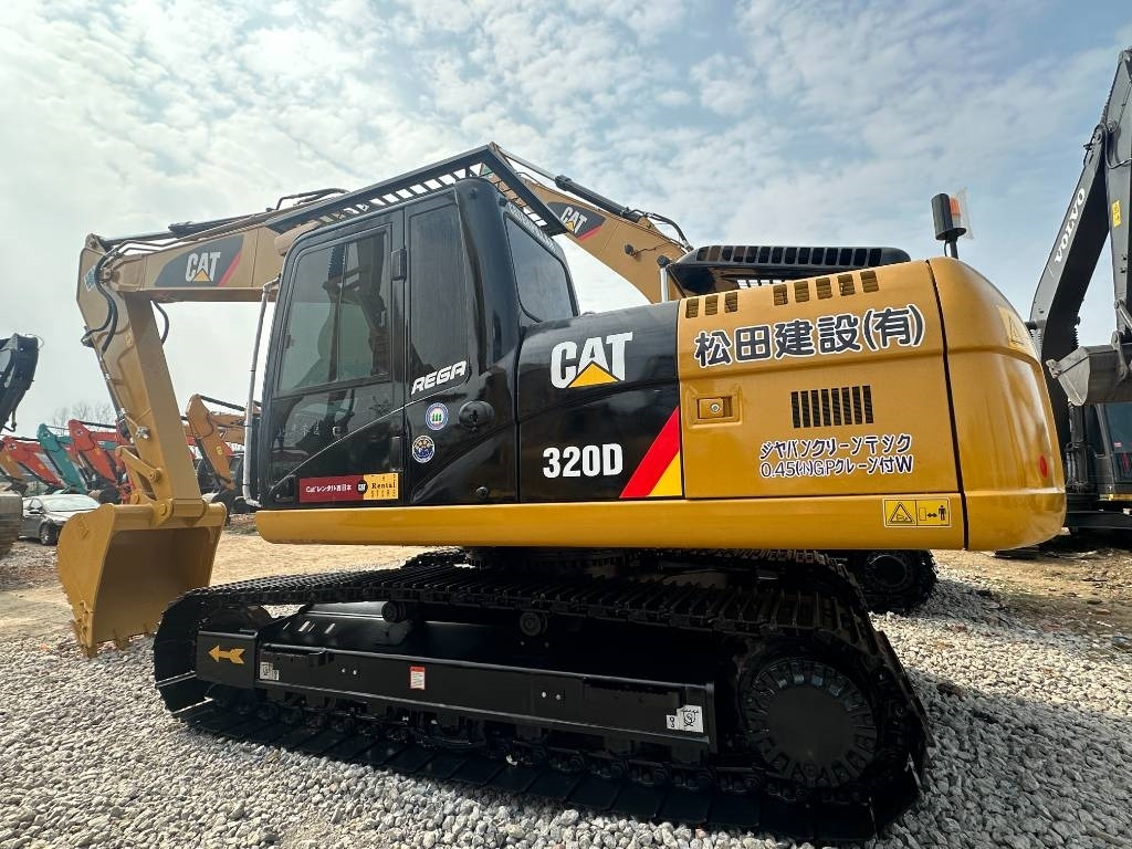 CAT 320D2L - حفارات زحافة: صور 3 CAT 320D2L - حفارات زحافة: صور 3