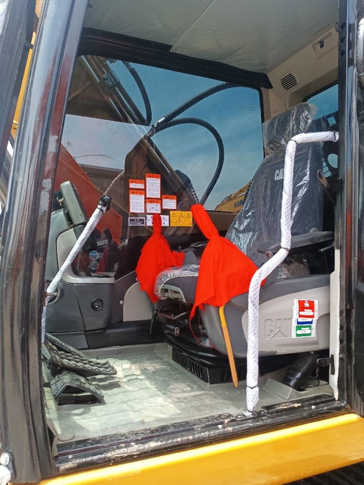 CAT 320D2  - حفارات زحافة: صور 3 CAT 320D2  - حفارات زحافة: صور 3