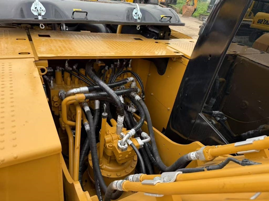 CAT 320D2  - حفارات زحافة: صور 2 CAT 320D2  - حفارات زحافة: صور 2