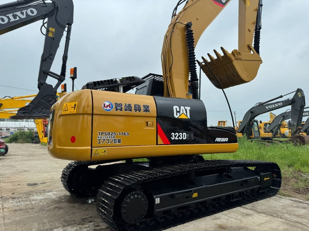 CAT 323D2  - حفارات زحافة: صور 3 CAT 323D2  - حفارات زحافة: صور 3