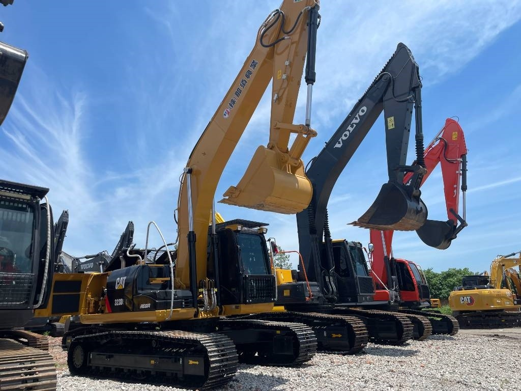 CAT 323D2 - حفارات زحافة: صور 5 CAT 323D2 - حفارات زحافة: صور 5