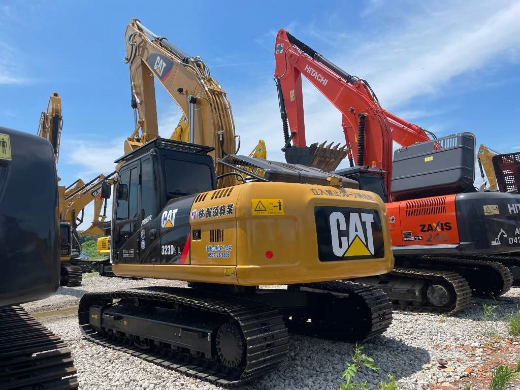 CAT 323 - حفارات زحافة: صور 4 CAT 323 - حفارات زحافة: صور 4