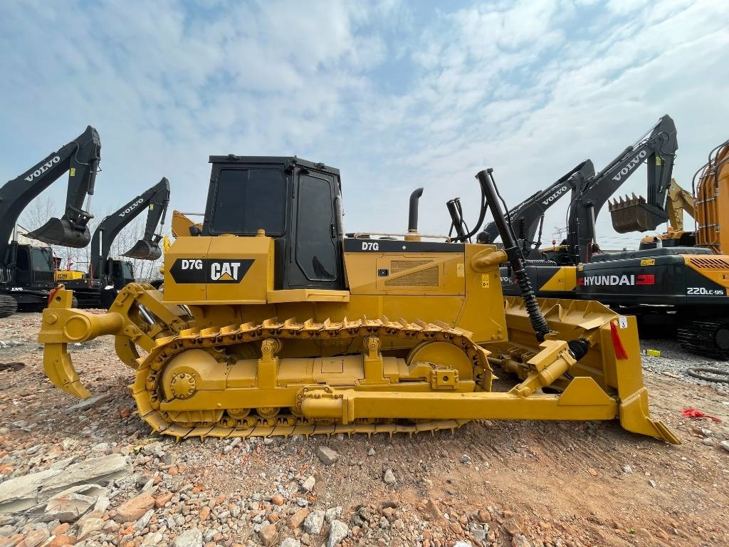 CAT D 7 G - حفارات زحافة: صور 1 CAT D 7 G - حفارات زحافة: صور 1