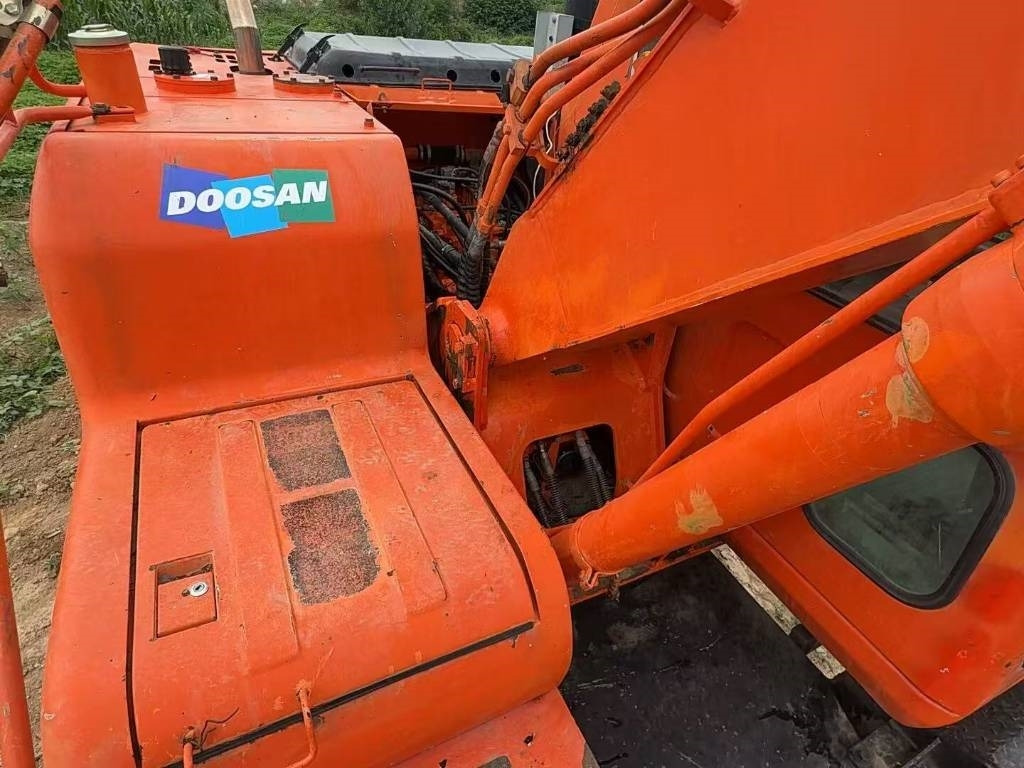 Doosan DH 150 W-7 - حفارة على عجلات: صور 3 Doosan DH 150 W-7 - حفارة على عجلات: صور 3