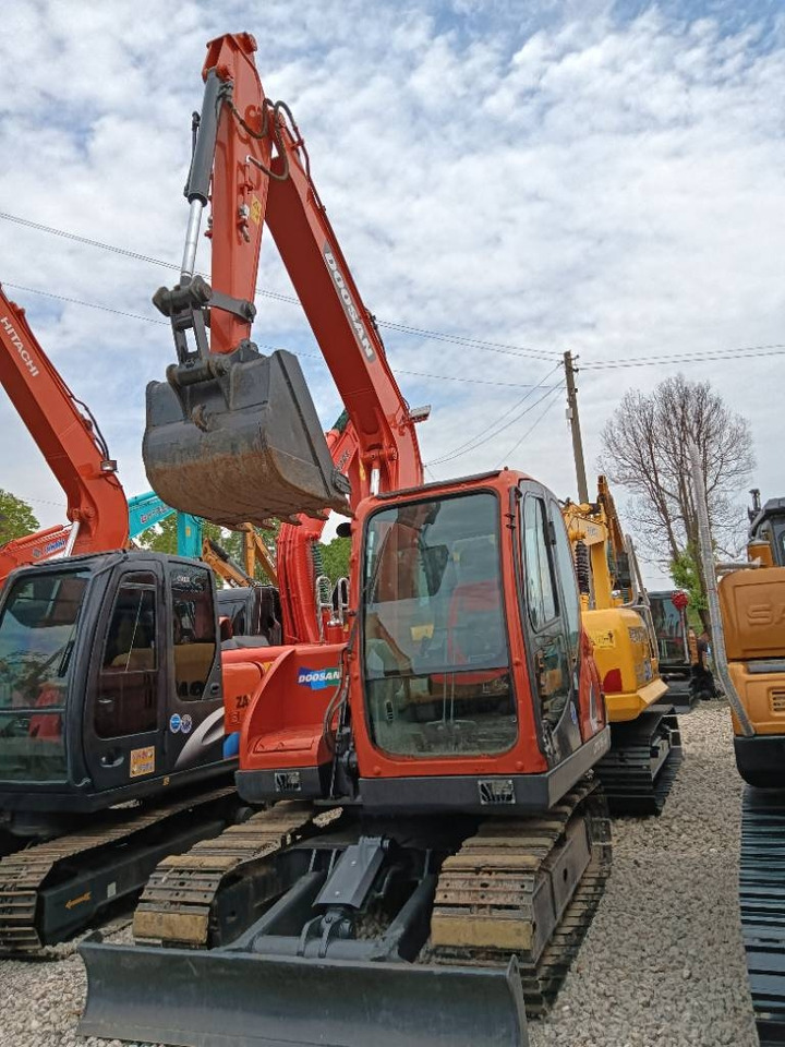 Doosan DX 75 - حفارات زحافة: صور 1 Doosan DX 75 - حفارات زحافة: صور 1