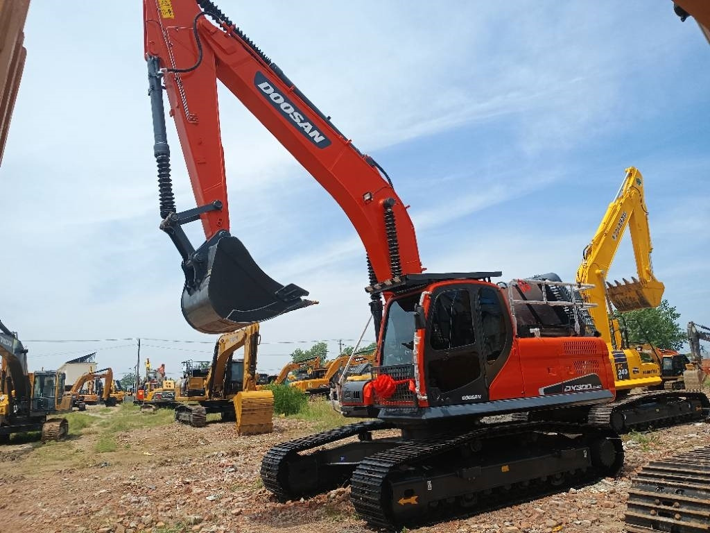 Doosan DX300LC - حفارات زحافة: صور 3 Doosan DX300LC - حفارات زحافة: صور 3