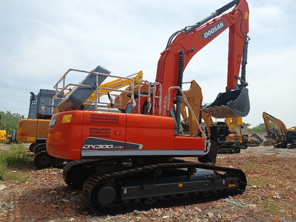 Doosan DX300LC - حفارات زحافة: صور 1 Doosan DX300LC - حفارات زحافة: صور 1