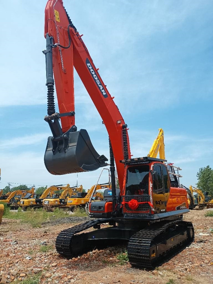 Doosan DX300LC - حفارات زحافة: صور 2 Doosan DX300LC - حفارات زحافة: صور 2