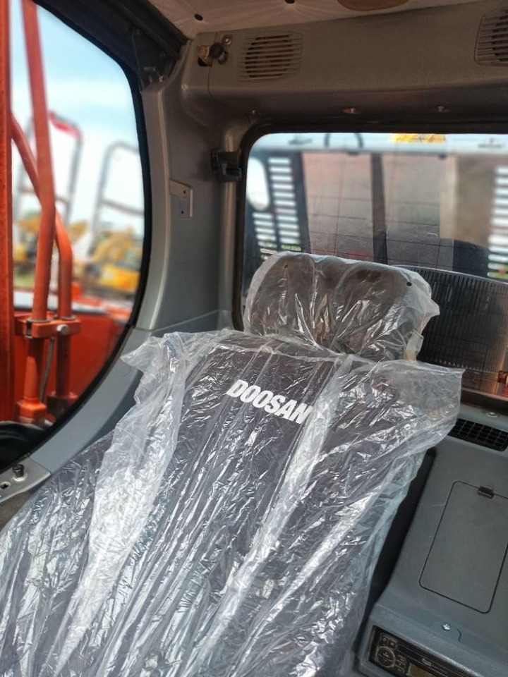 Doosan DX300LC - حفارات زحافة: صور 5 Doosan DX300LC - حفارات زحافة: صور 5