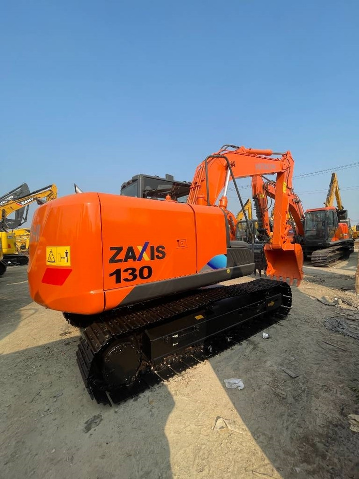 Hitachi ZX 130 - حفارات زحافة: صور 1 Hitachi ZX 130 - حفارات زحافة: صور 1