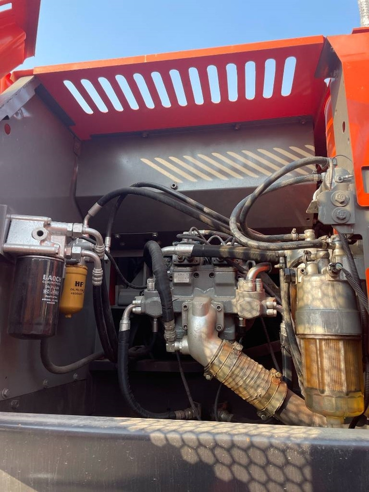 Hitachi ZX 210 - حفارات زحافة: صور 4 Hitachi ZX 210 - حفارات زحافة: صور 4