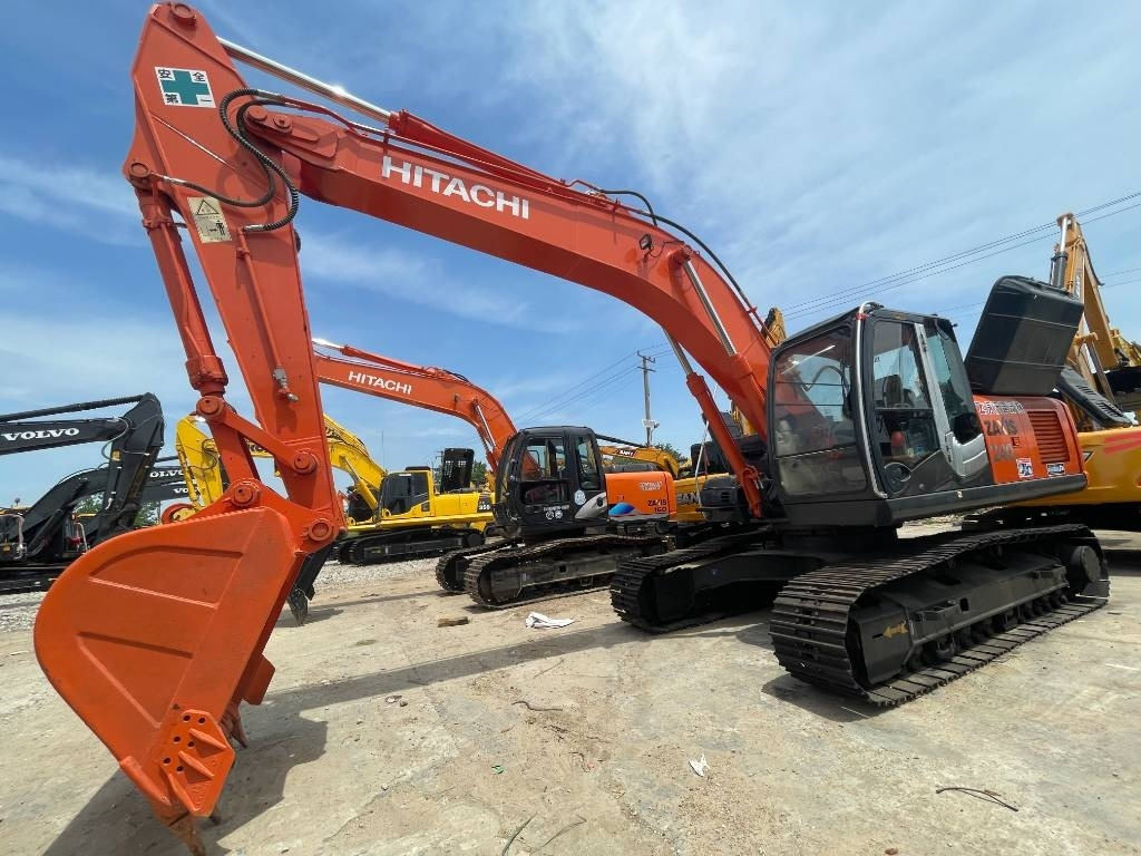 Hitachi ZX 240 - حفارات زحافة: صور 1 Hitachi ZX 240 - حفارات زحافة: صور 1