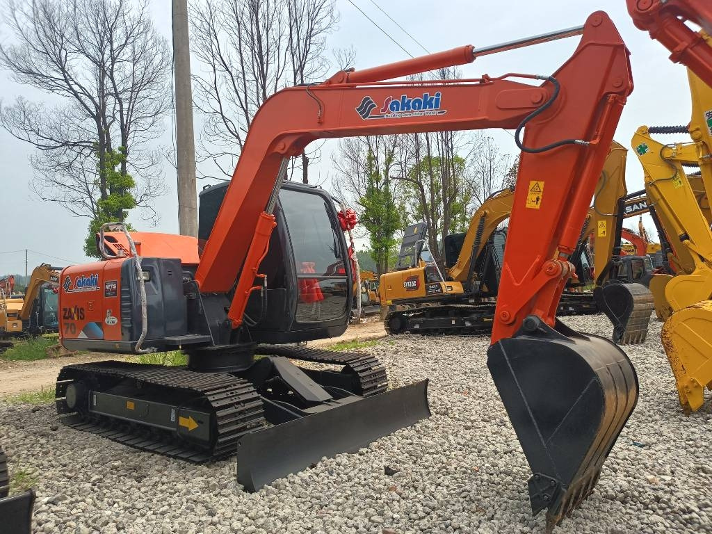 Hitachi ZX 70 - حفارة مصغرة: صور 1 Hitachi ZX 70 - حفارة مصغرة: صور 1