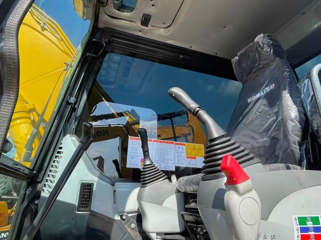 Komatsu PC 130 - حفارات زحافة: صور 2 Komatsu PC 130 - حفارات زحافة: صور 2