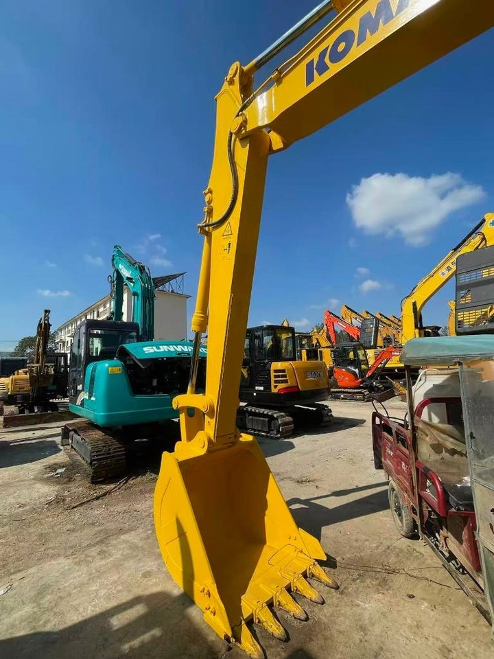 Komatsu PC 130 - حفارات زحافة: صور 3 Komatsu PC 130 - حفارات زحافة: صور 3