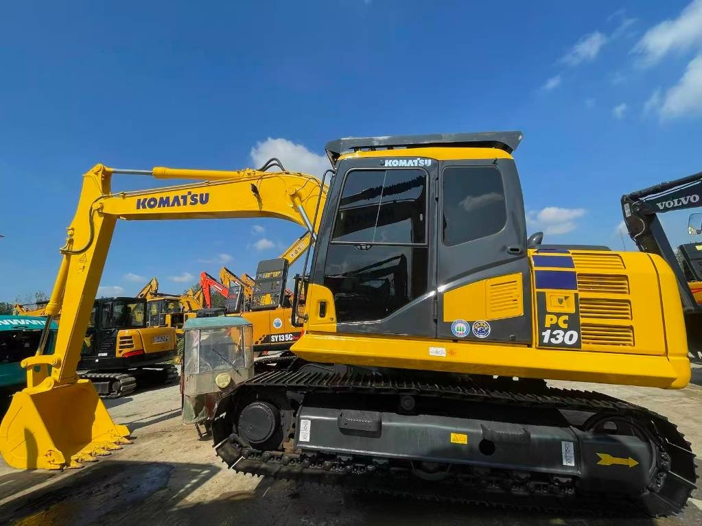 Komatsu PC 130 - حفارات زحافة: صور 1 Komatsu PC 130 - حفارات زحافة: صور 1