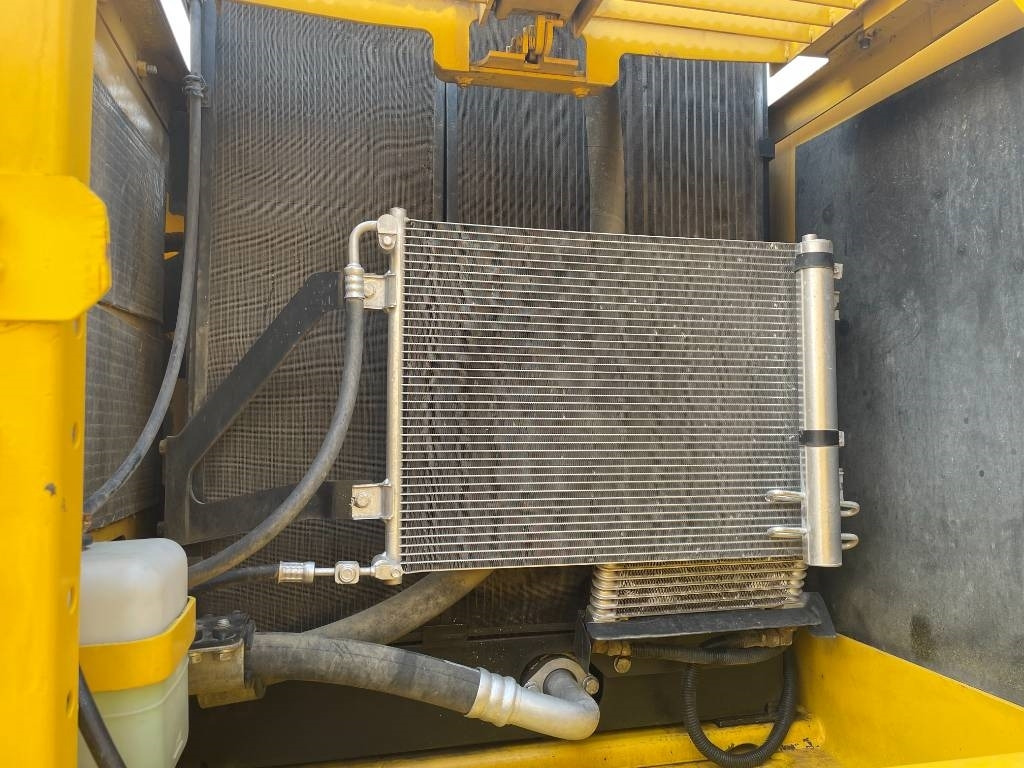 حفارات زحافة Komatsu PC 200 [ Copy ] [ Copy ]: صور 6