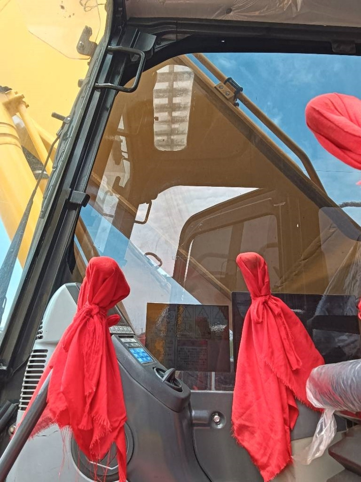 Komatsu PC 210 - حفارات زحافة: صور 5 Komatsu PC 210 - حفارات زحافة: صور 5