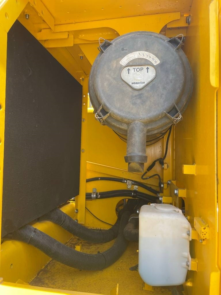 Komatsu PC 220 - حفارات زحافة: صور 4 Komatsu PC 220 - حفارات زحافة: صور 4