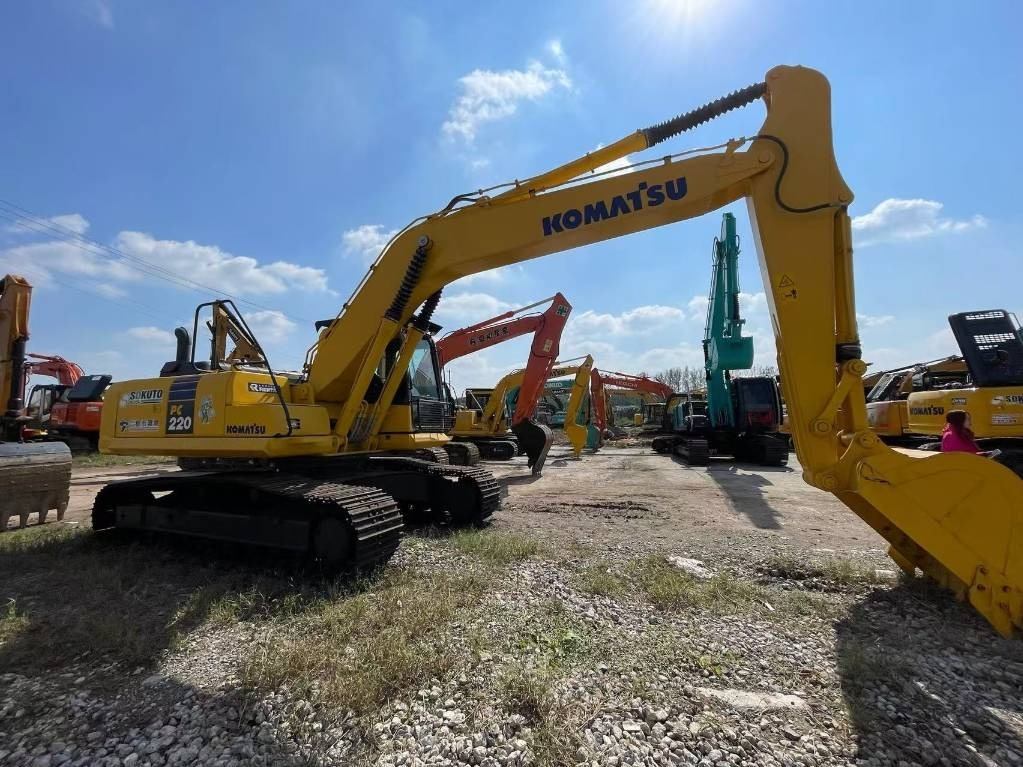 Komatsu PC 220 - حفارات زحافة: صور 5 Komatsu PC 220 - حفارات زحافة: صور 5