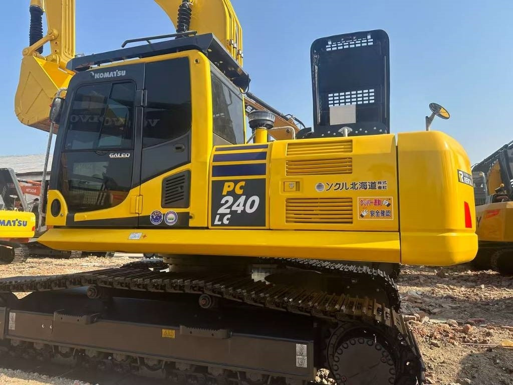 Komatsu PC 240 - حفارات زحافة: صور 5 Komatsu PC 240 - حفارات زحافة: صور 5