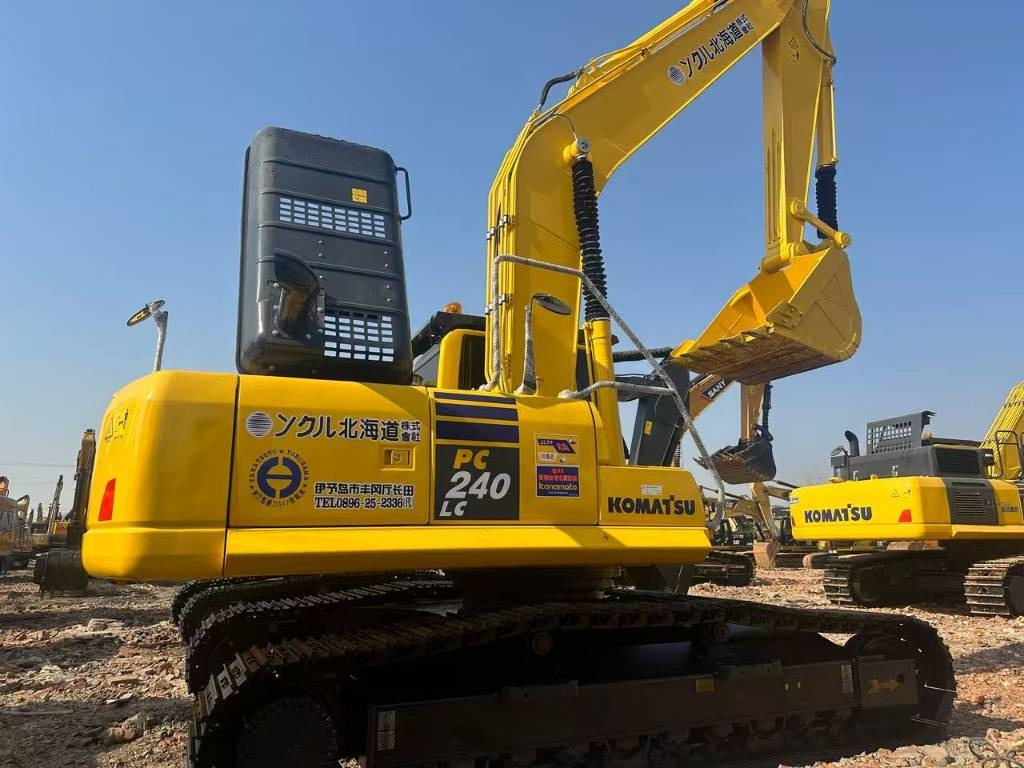 Komatsu PC 240 - حفارات زحافة: صور 1 Komatsu PC 240 - حفارات زحافة: صور 1