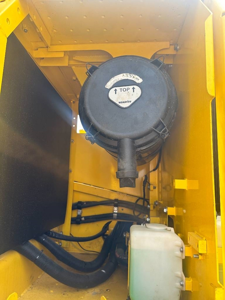 Komatsu PC 240  - حفارات زحافة: صور 5 Komatsu PC 240  - حفارات زحافة: صور 5