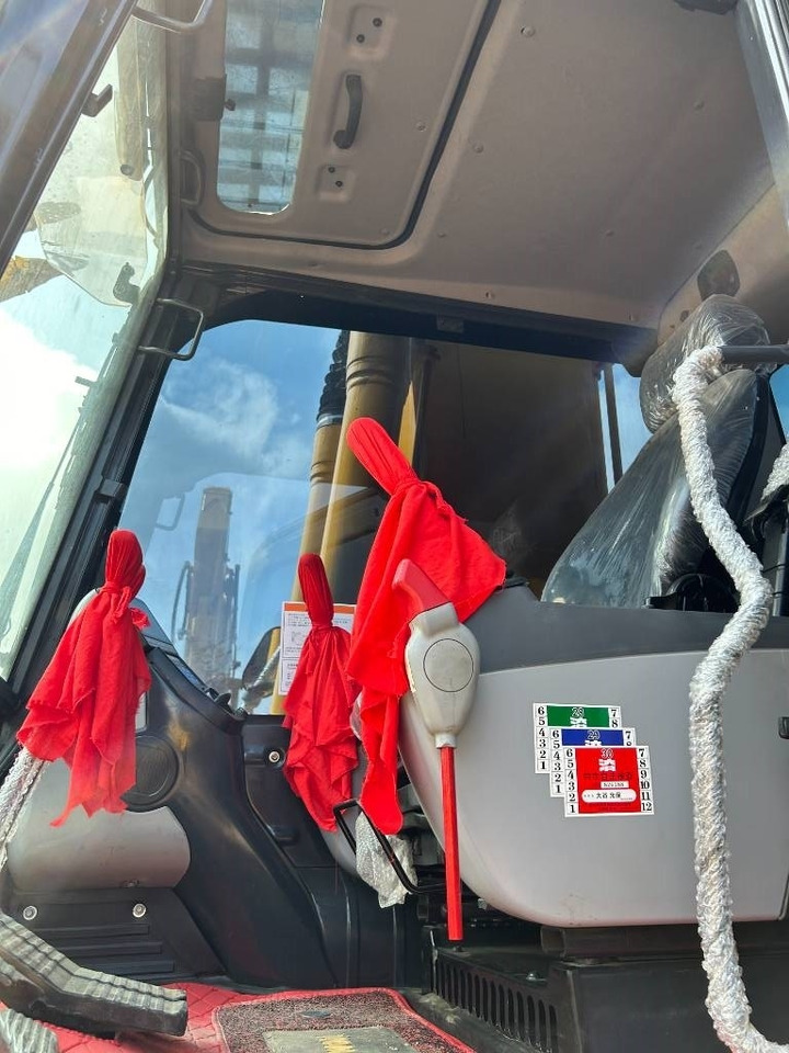 Komatsu PC 240 - حفارات زحافة: صور 5 Komatsu PC 240 - حفارات زحافة: صور 5