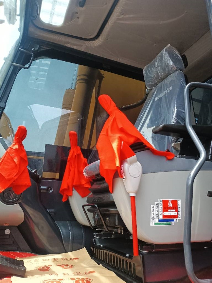 Komatsu PC 240  - حفارات زحافة: صور 4 Komatsu PC 240  - حفارات زحافة: صور 4