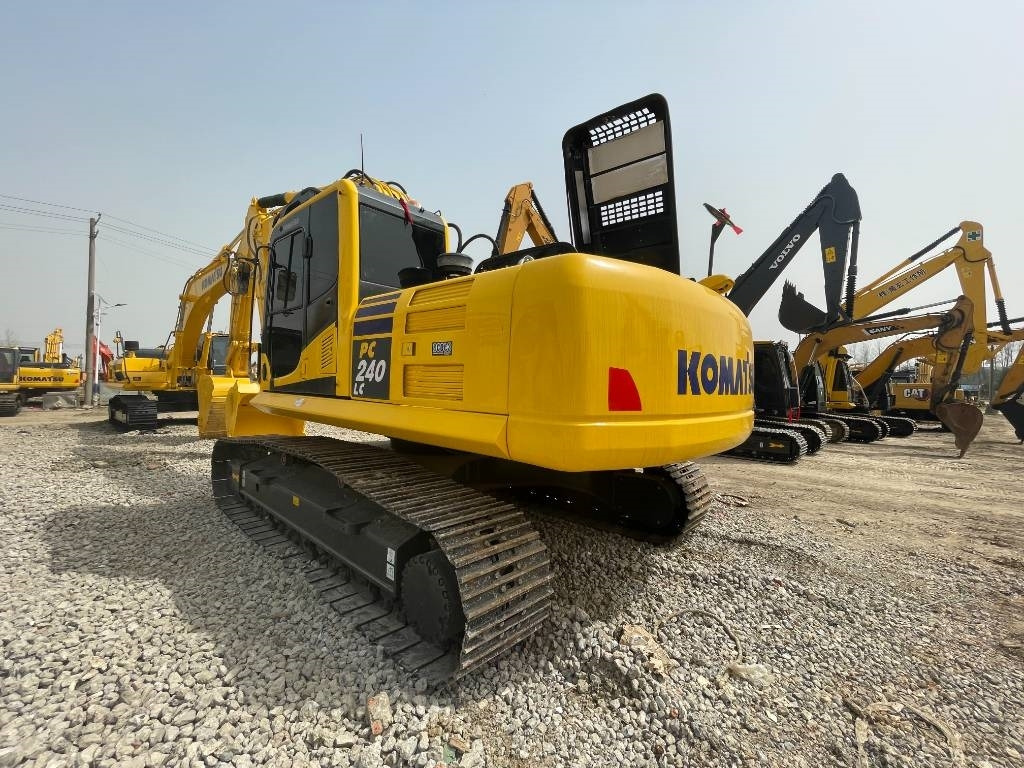 Komatsu PC 240  - حفارات زحافة: صور 2 Komatsu PC 240  - حفارات زحافة: صور 2
