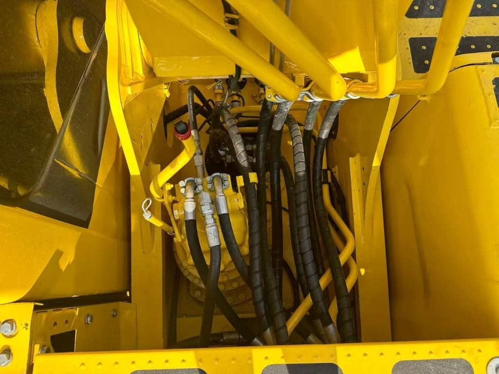 Komatsu PC 240 - حفارات زحافة: صور 3 Komatsu PC 240 - حفارات زحافة: صور 3